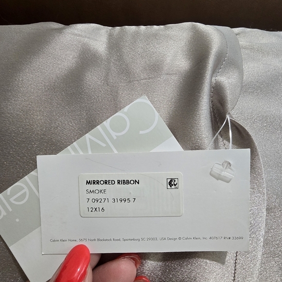 ⭐️40% Off⭐ Calvin Klein Smoke Champagne Mirrored Ribbon Deco 12"x16" Pillow - Picture 5 of 9